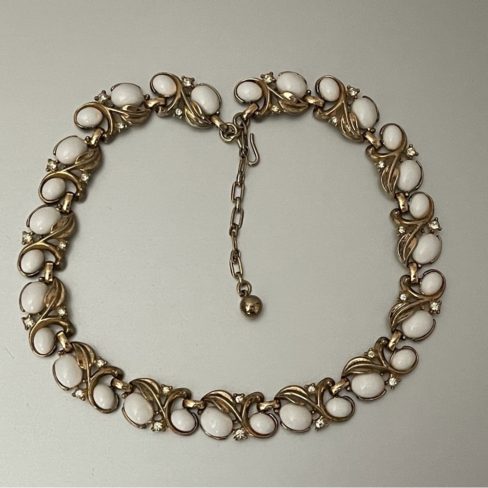 Vintage Trifari necklace Summer Whites gold tone.
